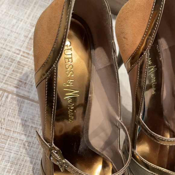 Gold metallic platform pumps - Picture 2 of 8